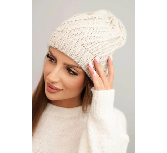 Dámská zimní čepice z vlny model 21750364 béžová - K-Fashion Dámská zimní čepice z vlny model 21750364 béžová - K-Fashion