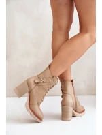 Zateplené botky na podpatku se zlatým detailem béžové model 21672439 - Boto Zateplené botky na podpatku se zlatým detailem béžové model 21672439 - Boto