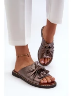 Dámské měděné pantofle na plochém podpatku Nelvira Dámské měděné pantofle na plochém podpatku Nelvira