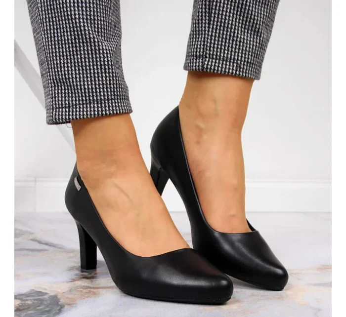 Černé lodičky na jehlovém podpatku W Sergio Leone