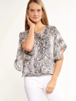 Dámská halenka s volánem na rukávech BLU2020-M19 šedá se vzorem - Monnari