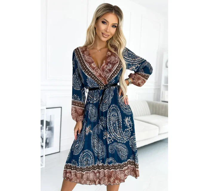 Plisované dámské midi šaty s výstřihem, dlouhými rukávy, černým opaskem a se světle vzorem model 18979492 - numoco basic Plisované dámské midi šaty s výstřihem, dlouhými rukávy, černým opaskem a se světle vzorem model 18979492 - numoco basic