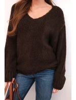 Svetr dámský z měkké pleteniny s výstřihem do V hnědý Svetr dámský z měkké pleteniny s výstřihem do V hnědý