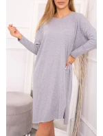 Nadměrné šedé šaty Nadměrné šedé šaty