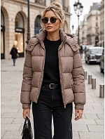 Kurtka damska zimowa pikowana z kapturem beżowa model 22361785 - FashionStreet Kurtka damska zimowa pikowana z kapturem beżowa model 22361785 - FashionStreet