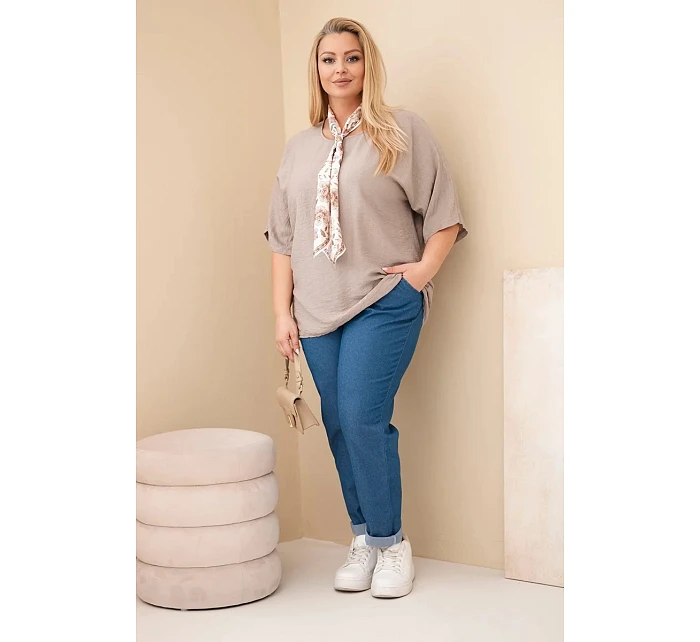 Dámská viskózová halenka plus size s krátkým rukávem a ozdobným šátkem fango Dámská viskózová halenka plus size s krátkým rukávem a ozdobným šátkem fango