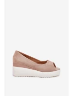 Dámské sandály na klínu z eko semiše béžové model 21702475 - Boto