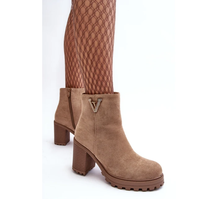 Dámské semišové boty na sloupku s ozdobou Bežové Strong Dámské semišové boty na sloupku s ozdobou Bežové Strong