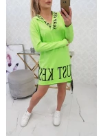 Šaty s kapucí a potiskem pistácie Šaty s kapucí a potiskem pistácie
