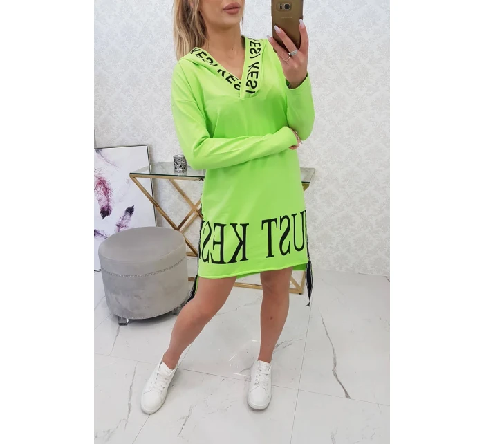 Šaty s kapucí a potiskem pistácie Šaty s kapucí a potiskem pistácie