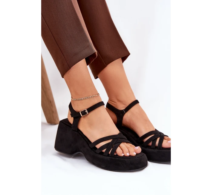 Sandály Na Platformě A Klínu Z Eko Semiše Černé model 21687601 - Boto Sandály Na Platformě A Klínu Z Eko Semiše Černé model 21687601 - Boto