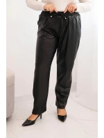 Dámské kalhoty Plus Size z eko kůže s vysokým pasem a gumou v pase černé Dámské kalhoty Plus Size z eko kůže s vysokým pasem a gumou v pase černé