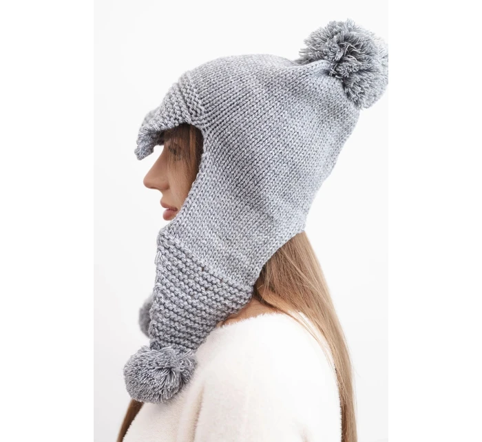 Dámská zimní čepice s vlnou, kšiltem a bambulemi K475 tmavě šedá Dámská zimní čepice s vlnou, kšiltem a bambulemi K475 tmavě šedá