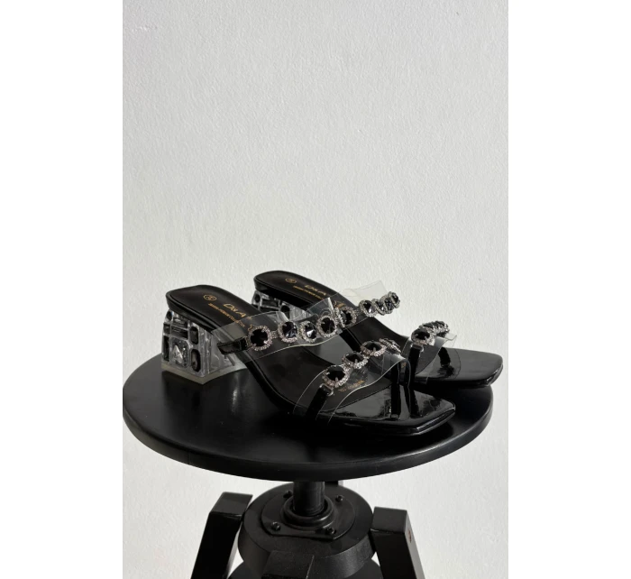 Dámské pantofle s krystaly D&A model 21900375 Černé - S.Barski Dámské pantofle s krystaly D&A model 21900375 Černé - S.Barski