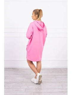 Šaty s kapucí ve světle růžové barvě