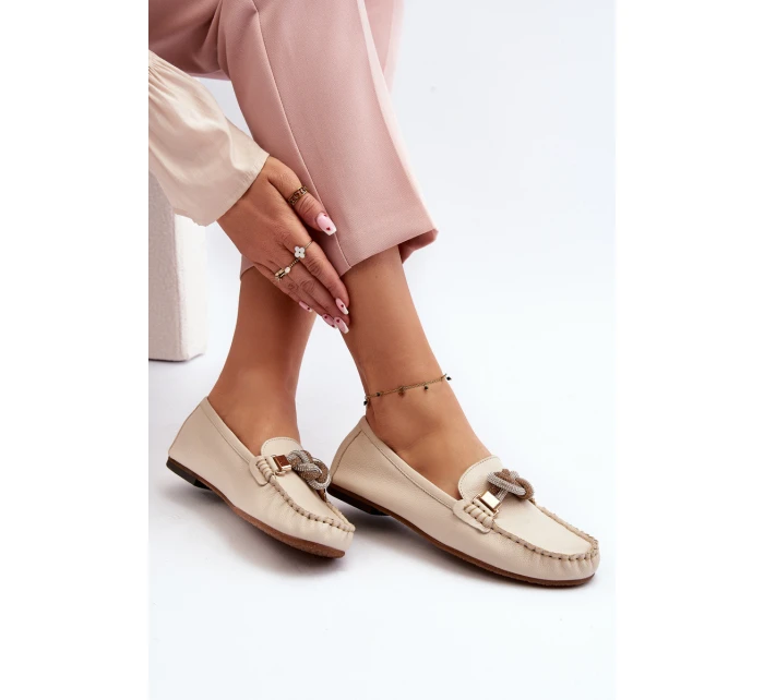 Dámské kožené mokasíny s ozdobou model 21648246 béžové - Laura Messi Dámské kožené mokasíny s ozdobou model 21648246 béžové - Laura Messi