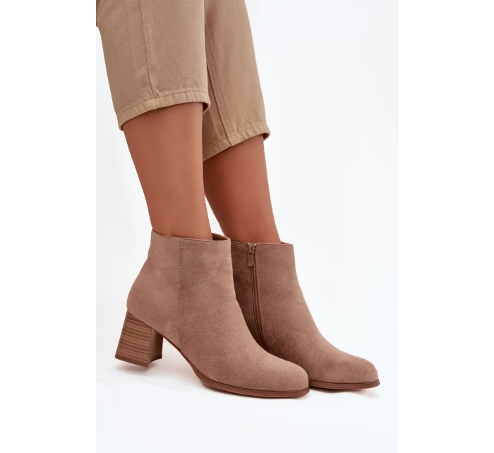 Dámské kotníkové boty na podpatku Eko semiš Béžové model 21744702 - Boto Dámské kotníkové boty na podpatku Eko semiš Béžové model 21744702 - Boto