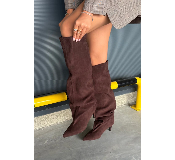 Dámské kozačky na jehlovém podpatku, vsuvné Mavilla – čokoládové