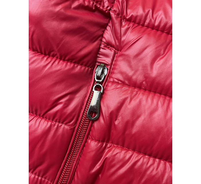 Červená prošívaná vesta s kapucí (16M9138-270)