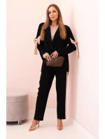 Dámský komplet s viskózou – sako s klopami a kalhoty s model 21232429 černý - K-Fashion