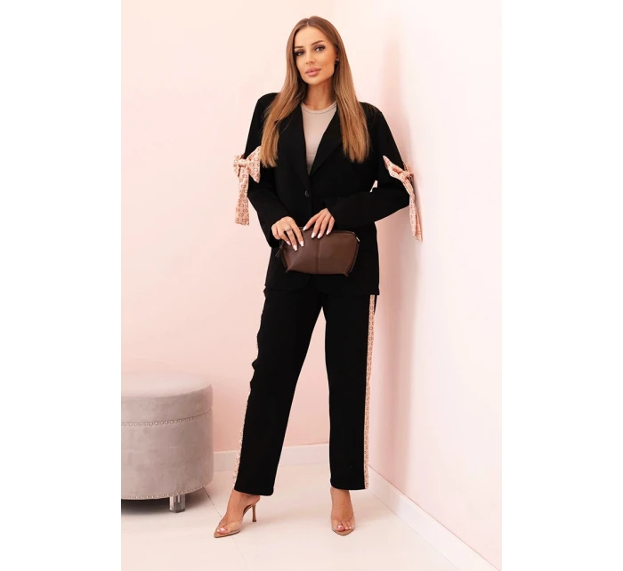 Dámský komplet s viskózou – sako s klopami a kalhoty s model 21232429 černý - K-Fashion