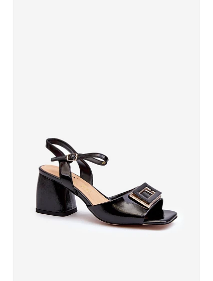 Elegantní lakované sandály na podpatku s ozdobou Černé D&A model 21659759 - S.Barski