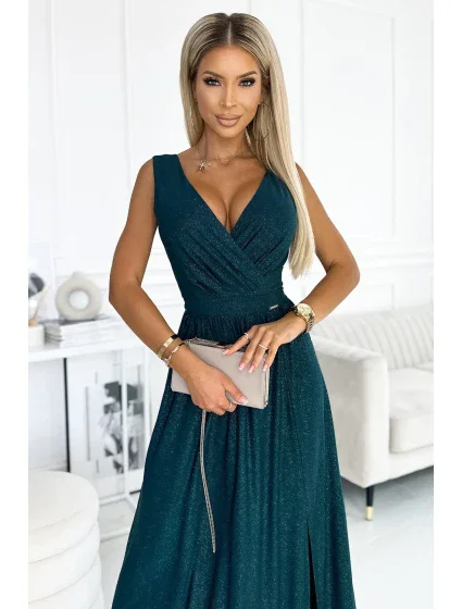 Dlouhé dámské šaty v lahvově zelené barvě s výstřihem a rozparkem na noze model 18568266 - numoco