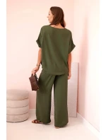 Dámský komplet z viskózy s ozdobným květem a širokými kalhotami - khaki Dámský komplet z viskózy s ozdobným květem a širokými kalhotami - khaki
