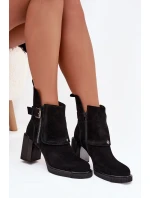 Kozačky z přírodního semiše na podpatku s přezkou model 21710345 Černé - VINCEZA