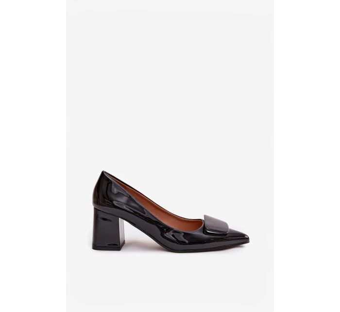 Lakované lodičky na podpatku s ozdobou Černé Isoline