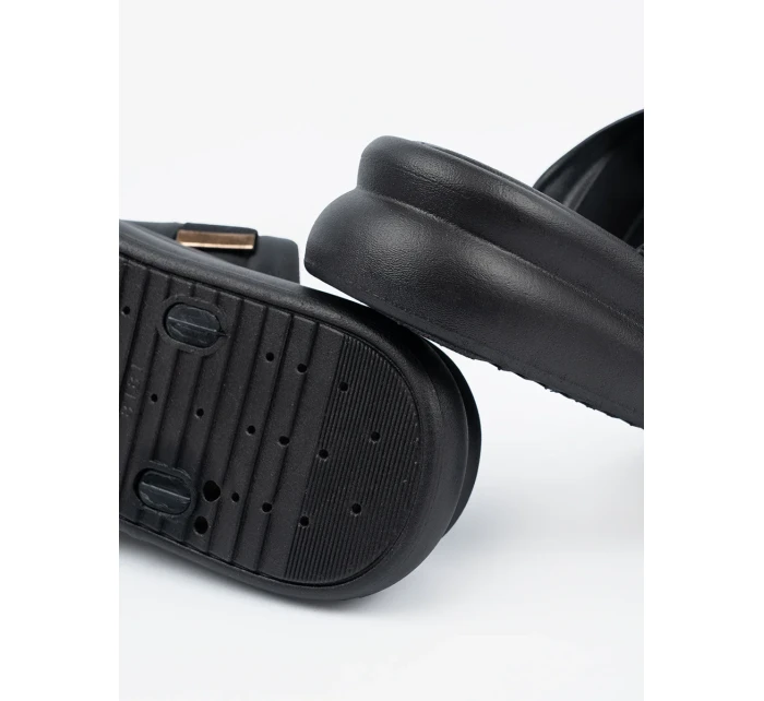 Pěkné  nazouváky dámské černé platforma