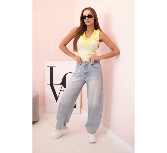 Dámská halenka bez rukávů s volánem u výstřihu pruhovaná žlutá