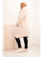 Dámská bunda Plus Size prošívaná s kapucí a model 21297098 manžetami béžová - K-Fashion