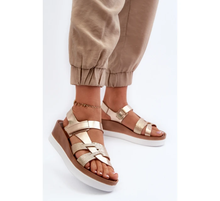 model 21661420 Dámské Kožené Sandály Na Platformě Zlaté - Zazoo model 21661420 Dámské Kožené Sandály Na Platformě Zlaté - Zazoo