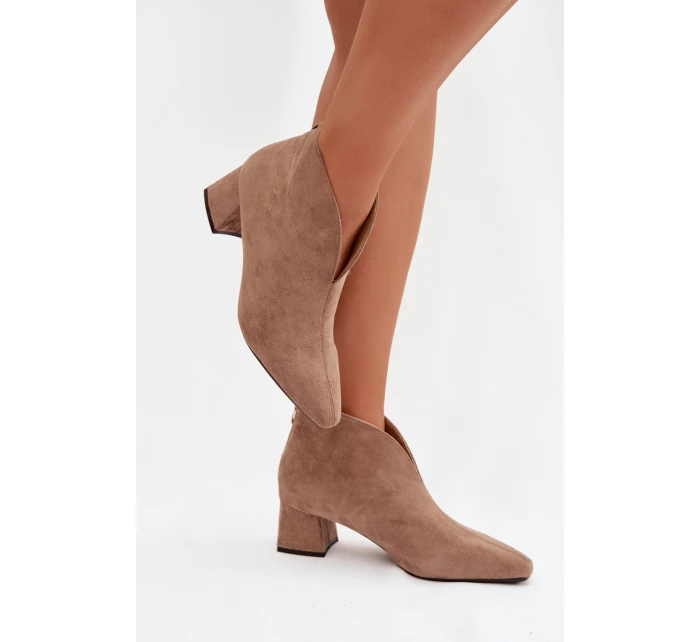 Dámské kotníkové boty na klínku s prošitím béžové Darlisse