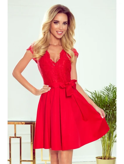 Červené dámské šaty s dekoltem a krajkou model 8262553 - numoco