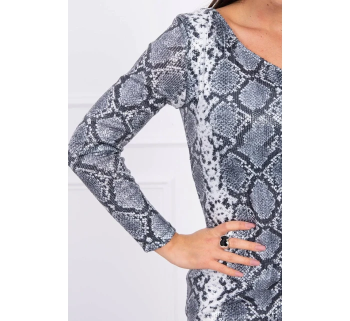Šedé šaty z hadí kůže s flitry