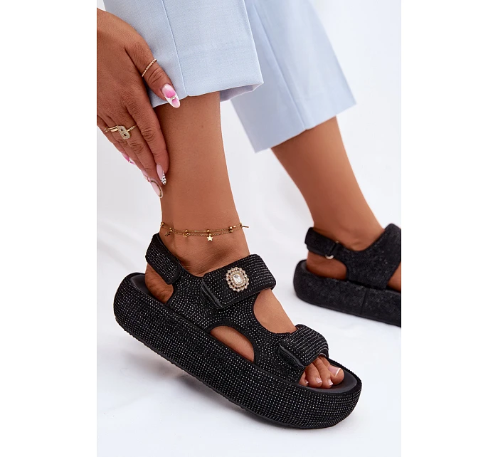 Zdobené dámské sandály na platformě model 22111259 Černé - Goe