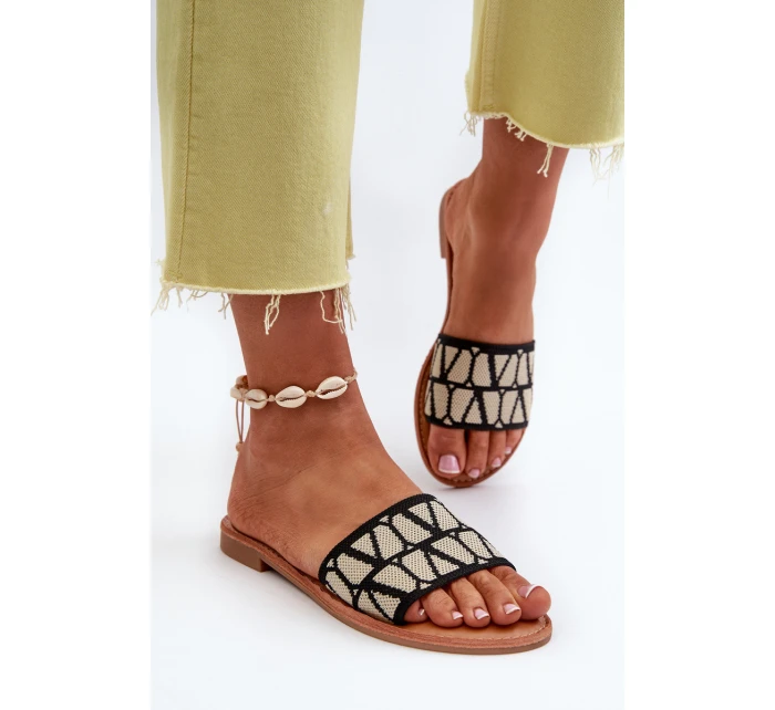 Dámské černé sandály na ploché podrážce model 21657438 - Boto Dámské černé sandály na ploché podrážce model 21657438 - Boto