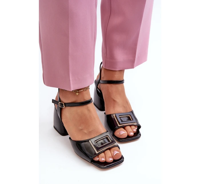 Elegantní lakované sandály na podpatku s ozdobou Černé D&A MR38-202