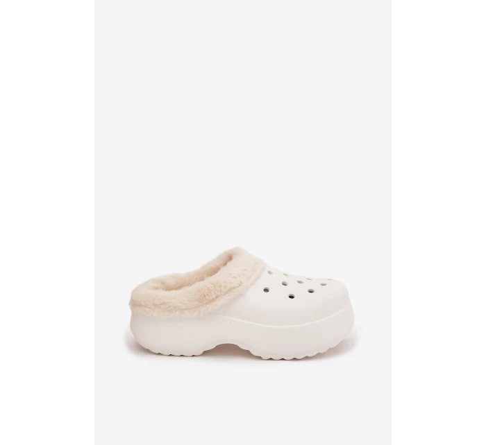 Pěnové dámské pantofle s kožešinou bílé model 21772606 - Boto Pěnové dámské pantofle s kožešinou bílé model 21772606 - Boto