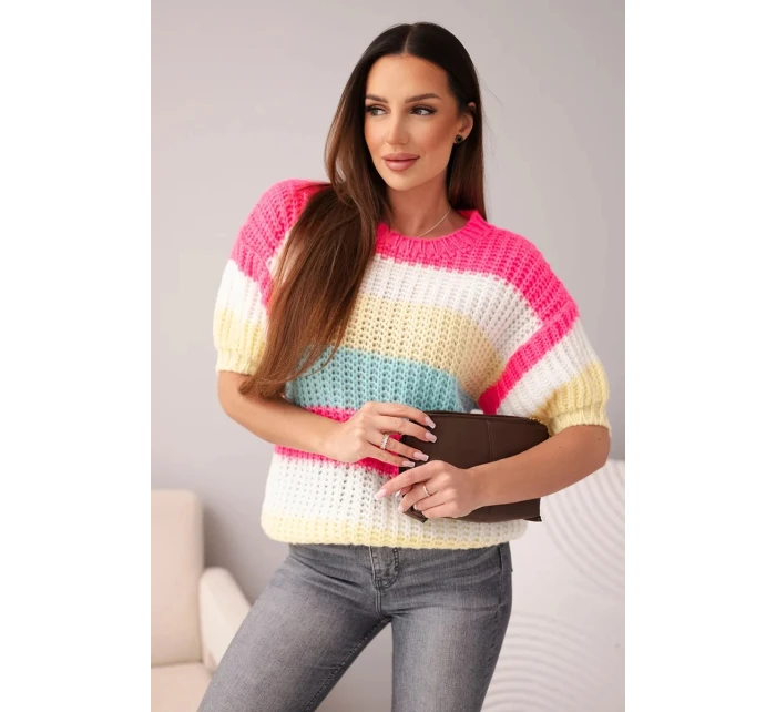 Dámský svetr s krátkým rukávem v barevných pruzích a otvorený růžový neon