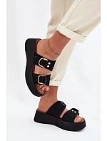 Dámské sandály se zlatými sponami Černé model 22039857 - Boto