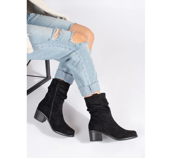 Pohodlné dámské černé kotníčkové boty na širokém podpatku Pohodlné dámské černé kotníčkové boty na širokém podpatku