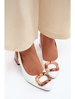 Dámské sandály na podpatku s dekorativním přezkou Vinceza 62289 bílé