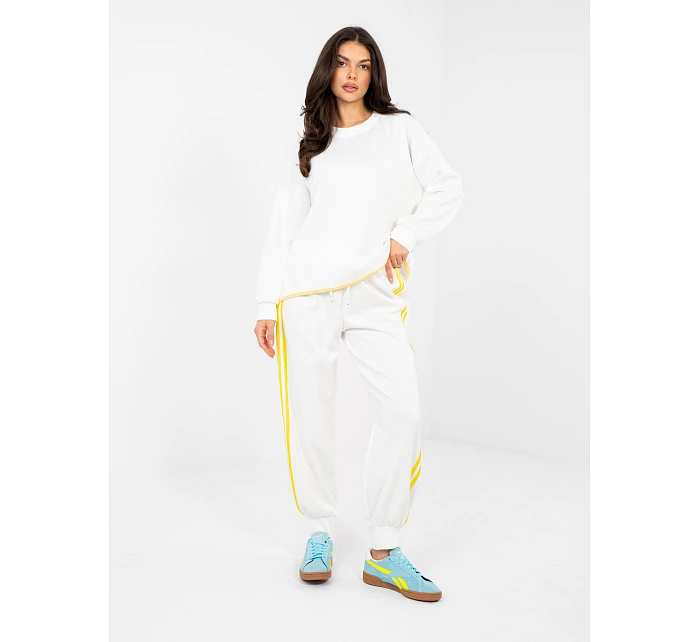 Spodnie dresowe IT DR model 22067012 ecru - FPrice Spodnie dresowe IT DR model 22067012 ecru - FPrice