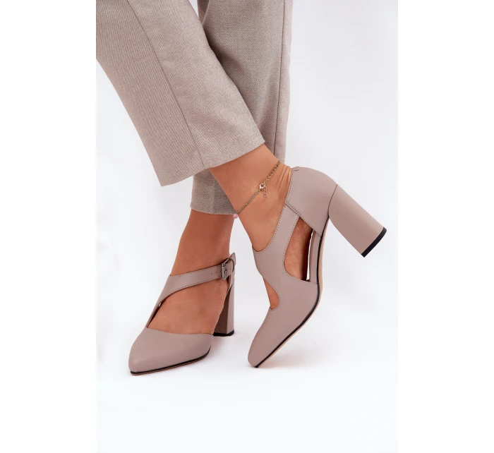 Kožené Lodičky Na Podpatku S Přezkou model 21691322 Šedé - VINCEZA Kožené Lodičky Na Podpatku S Přezkou model 21691322 Šedé - VINCEZA