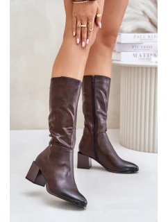 Zateplené kozačky na podpatku z eko kůže do  hnědé model 21675686 - Boto