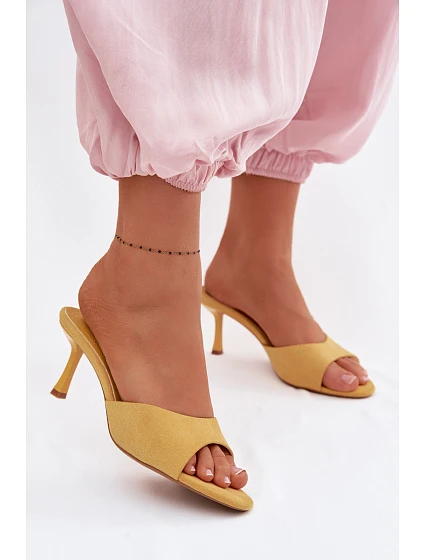 Žabky z semiše na podpatku Žluté model 22103096 - Boto