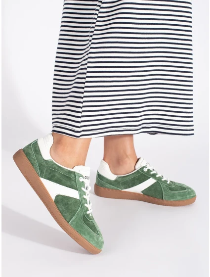 Komfortní tenisky bílé dámské na plochém podpatku Komfortní tenisky bílé dámské na plochém podpatku